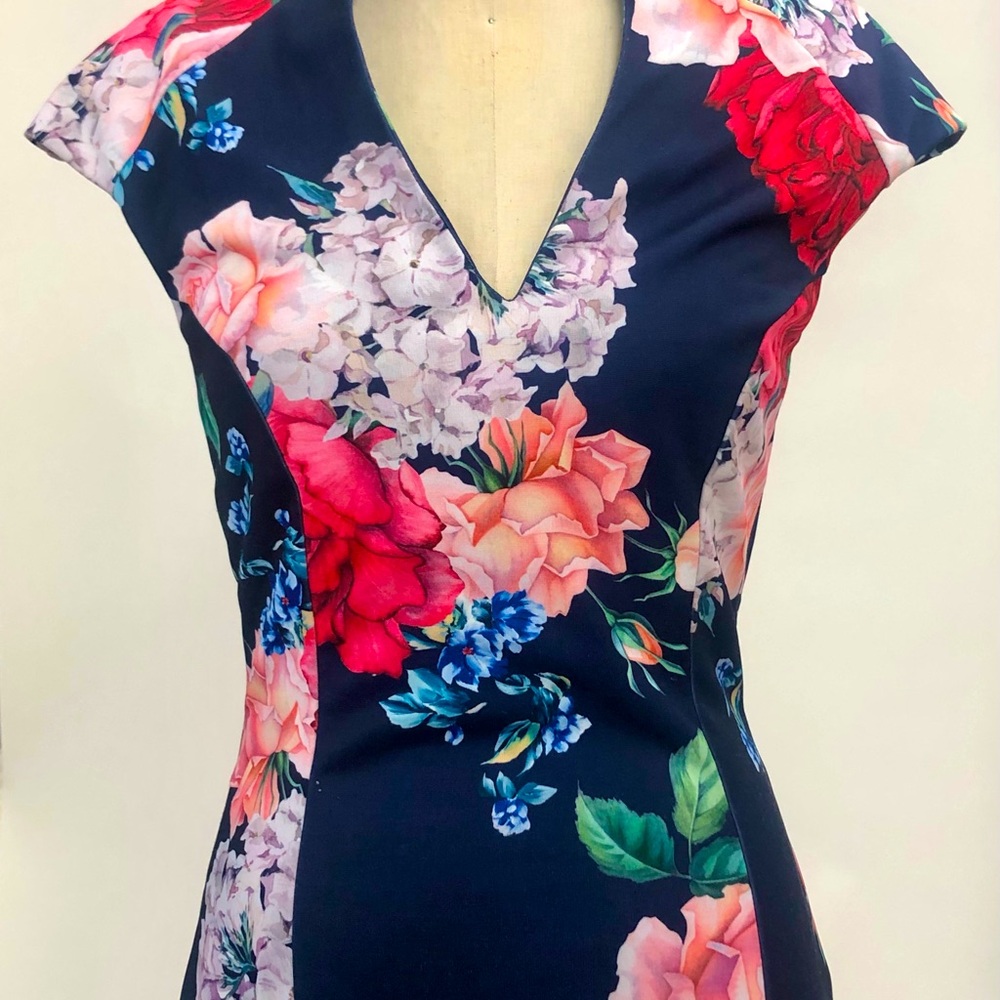 Neiman Marcus Floral V-Neck Midi Wiggle Pencil Coctail dress S - Picture 6 of 6